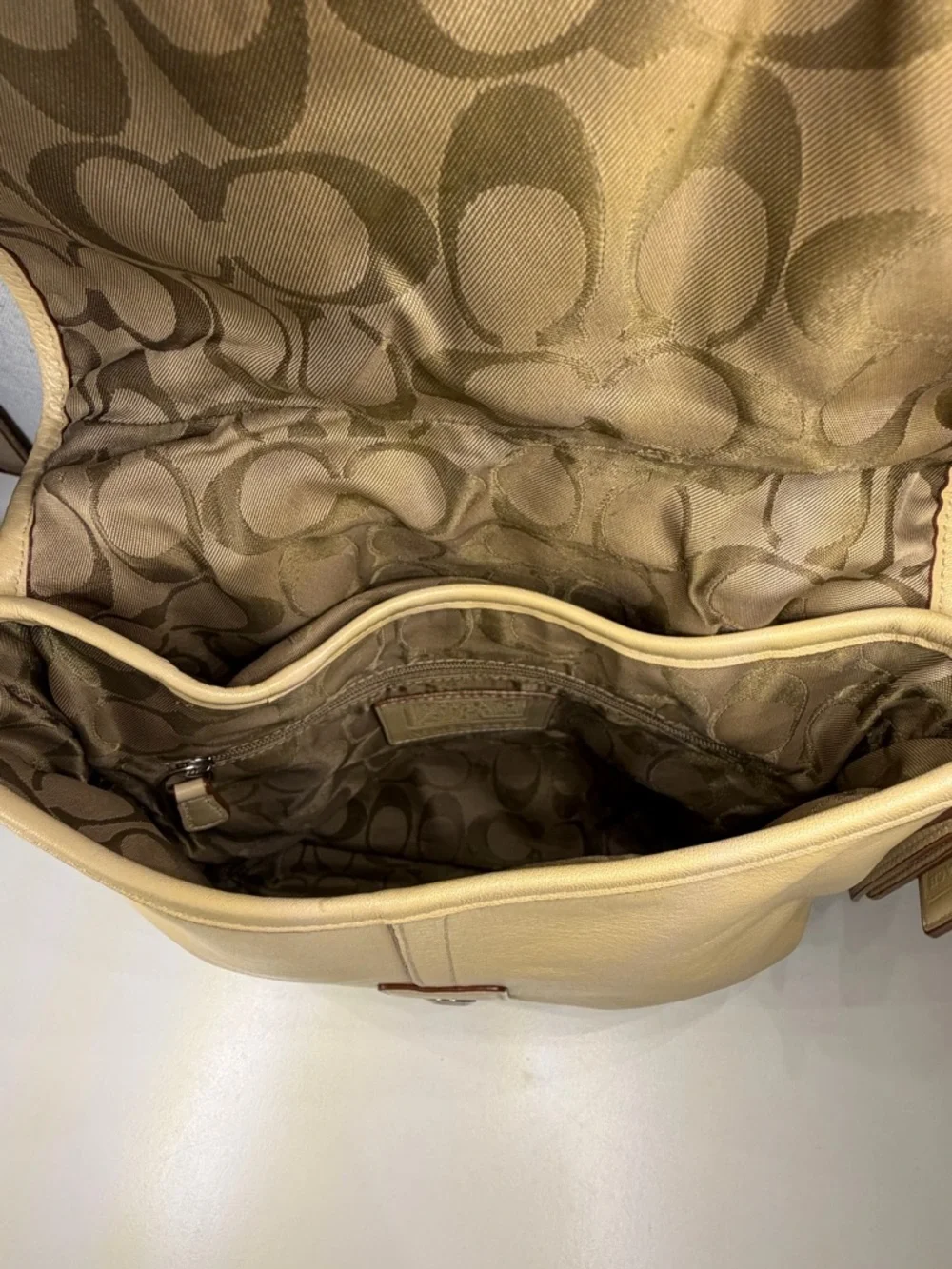 Vintage Coach Y2K Leather SoHo Shoulder Bag with Buckle Detail - Picture 12 of 15